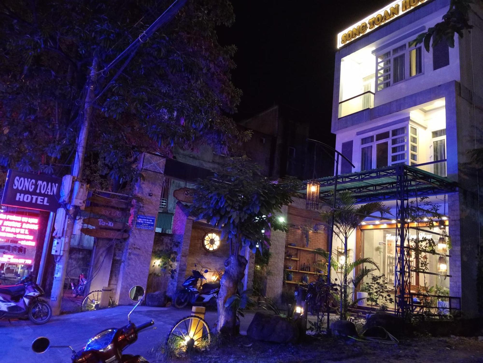 Song Toan Hotel Phong Nha Esterno foto